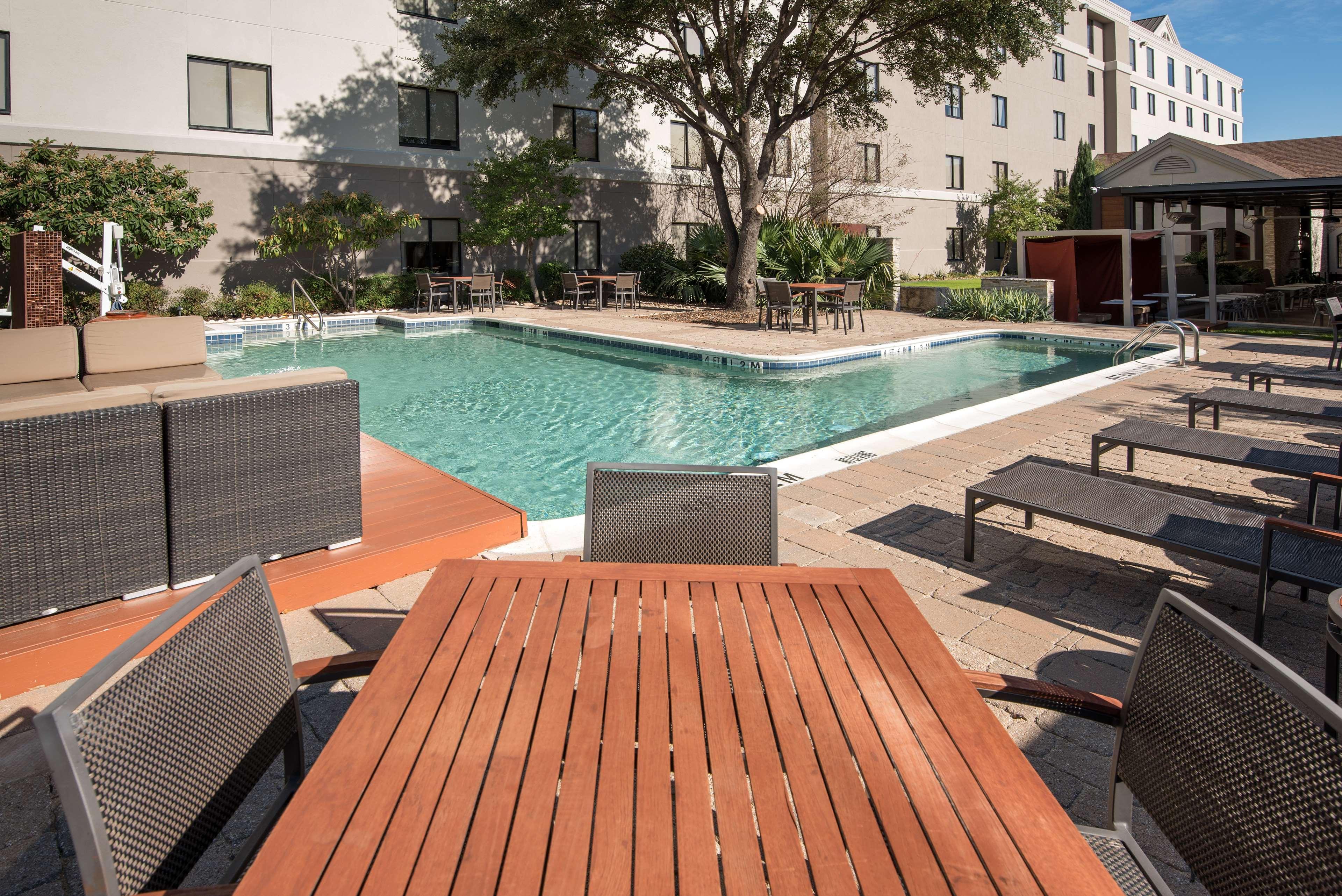 Hilton Garden Inn Las Colinas Irving Exteriör bild
