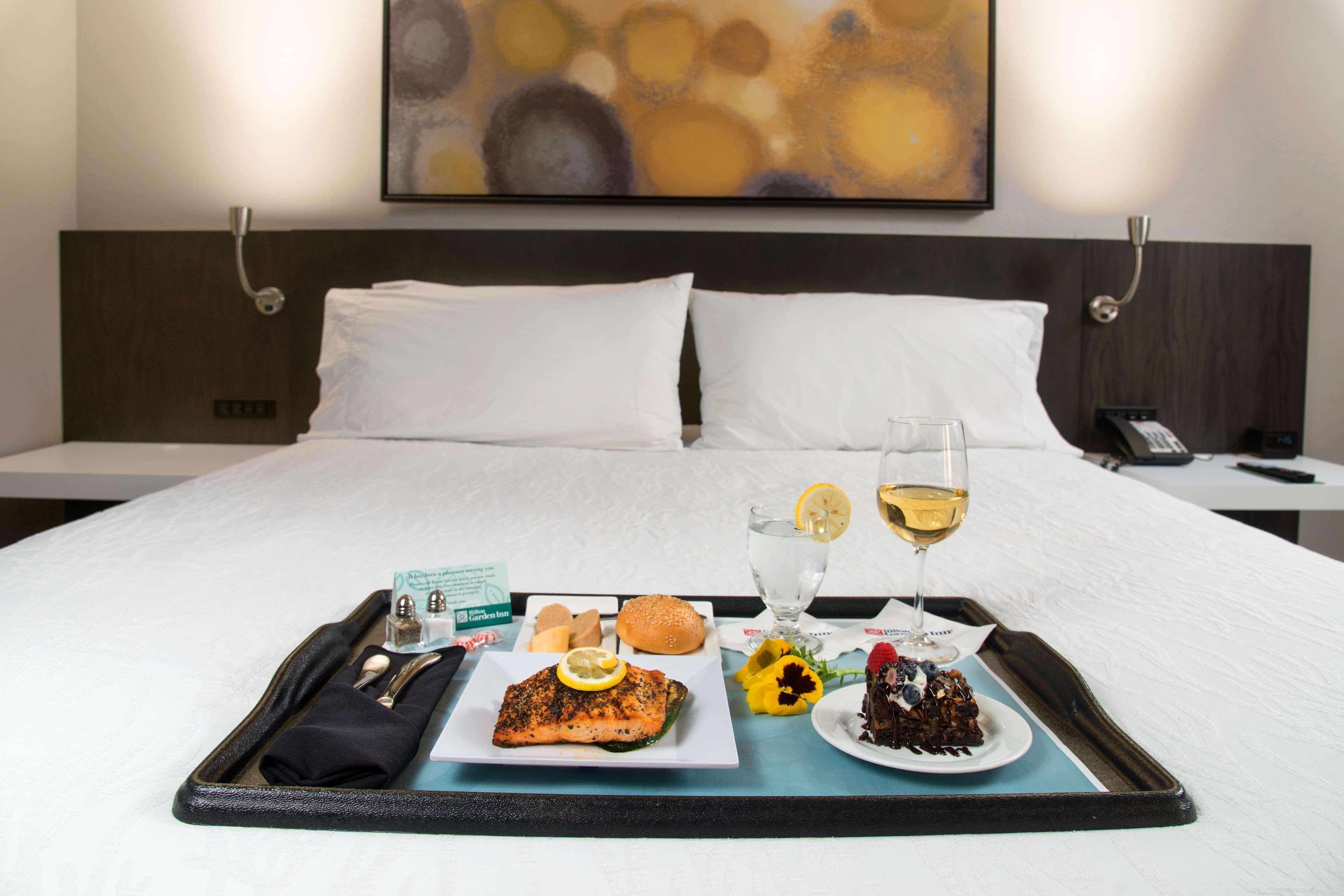 Hilton Garden Inn Las Colinas Irving Exteriör bild