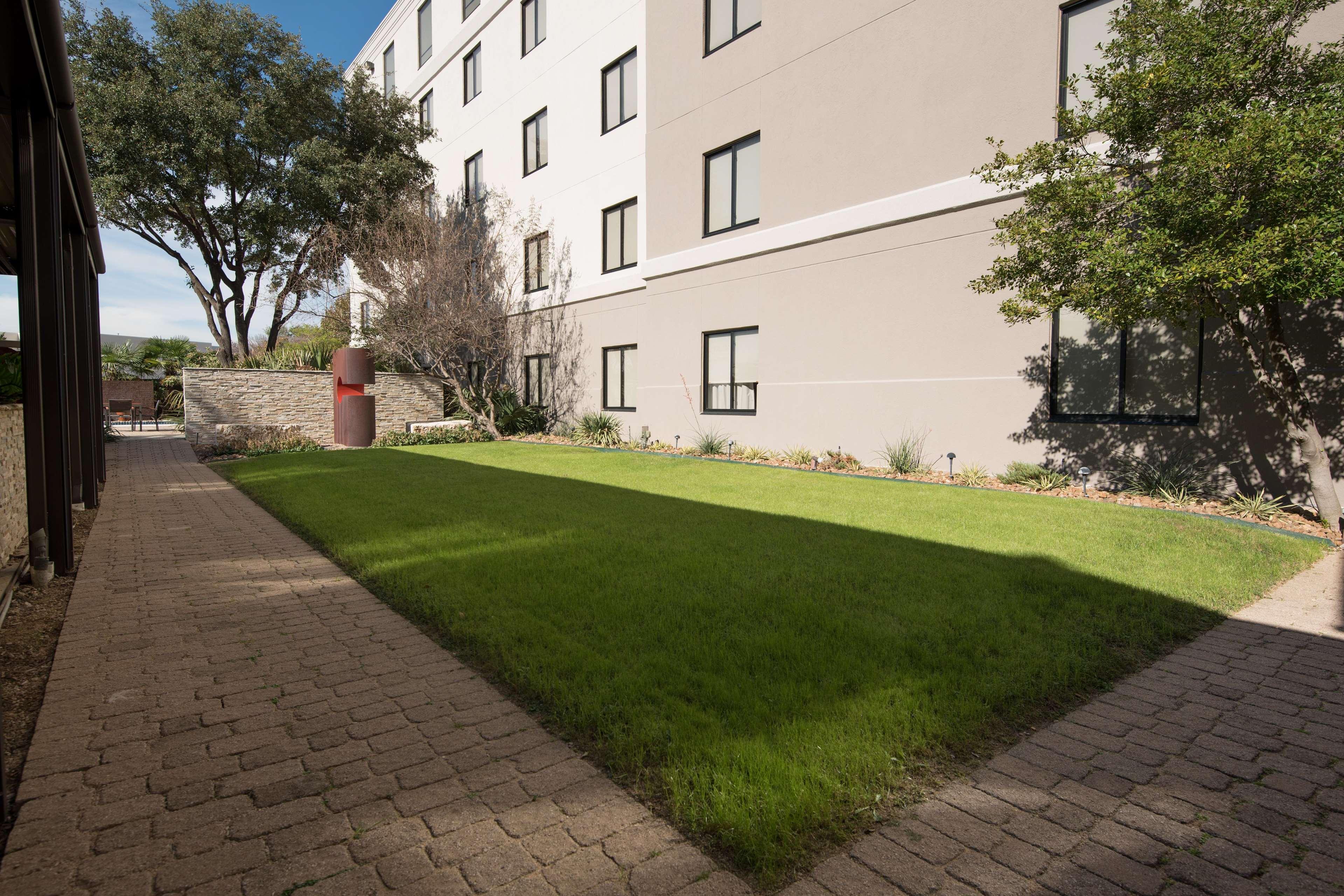 Hilton Garden Inn Las Colinas Irving Exteriör bild