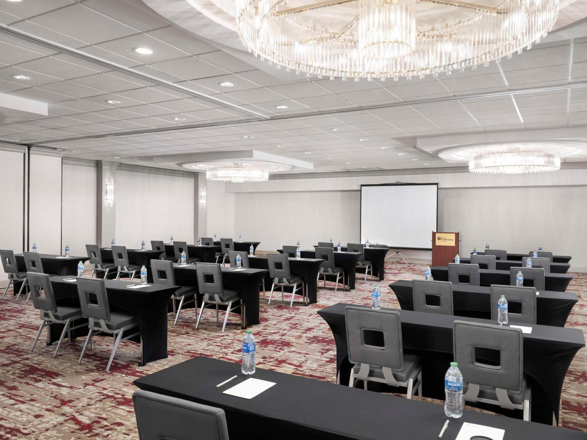 Hilton Garden Inn Las Colinas Irving Exteriör bild