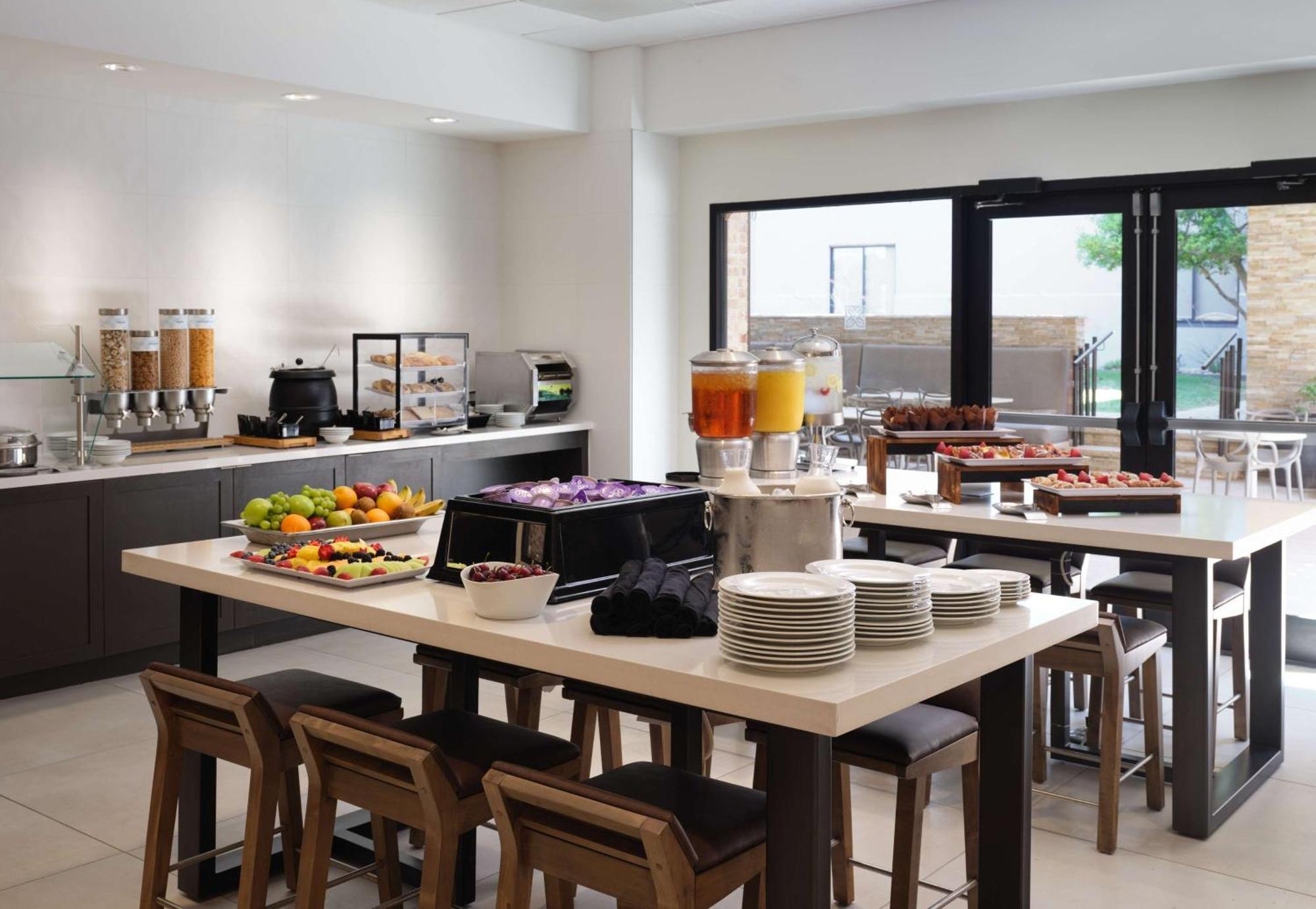 Hilton Garden Inn Las Colinas Irving Exteriör bild